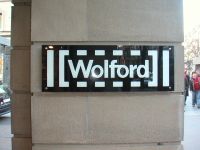 Wolford - Glasschild an der Bahnhofstrasse